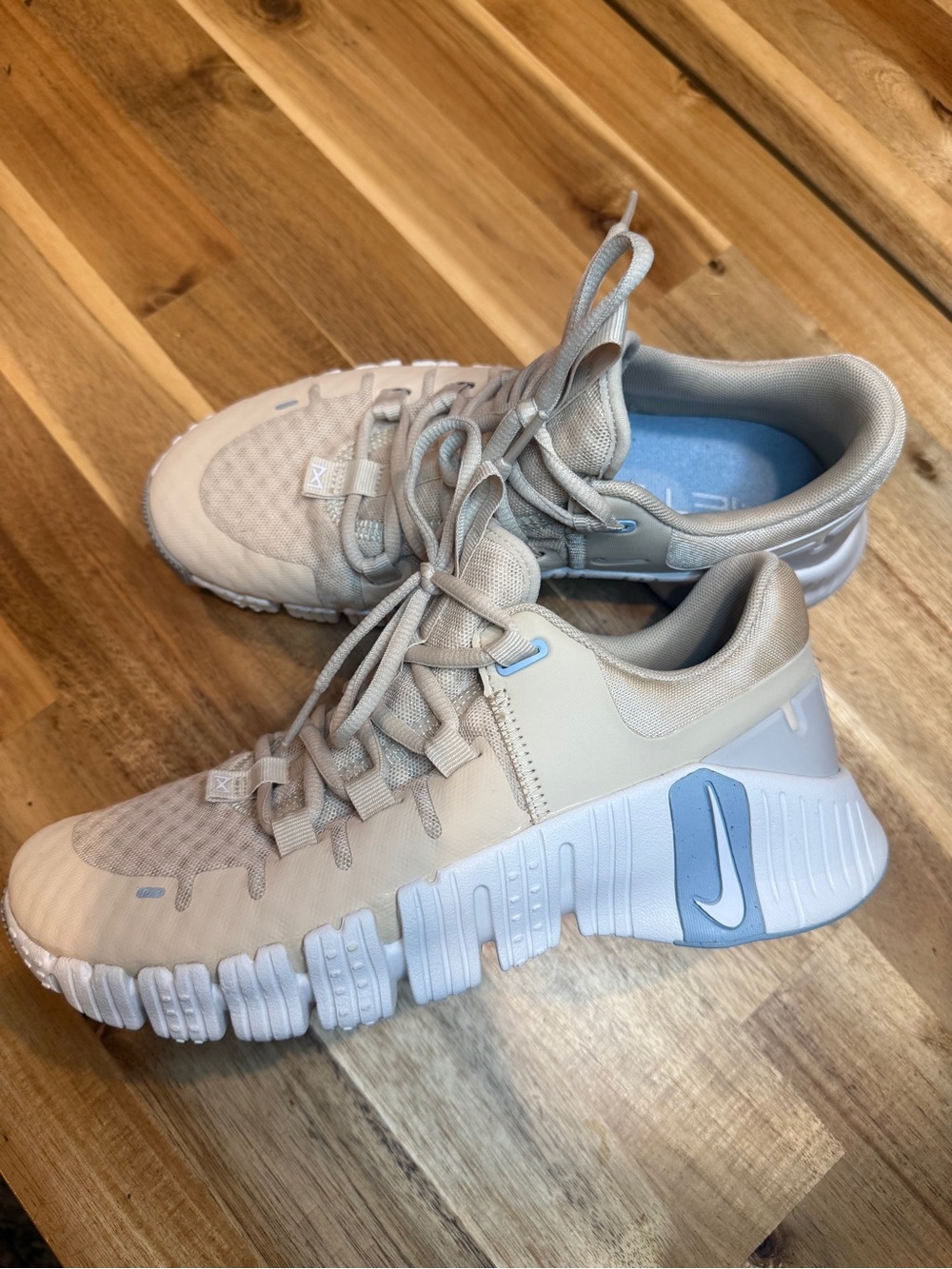 Nike Women’s Free Metcon training Shoes in Beige and Light Blue